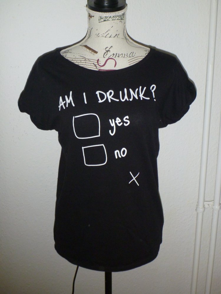 schwarzes T-Shirt mit Spruch 