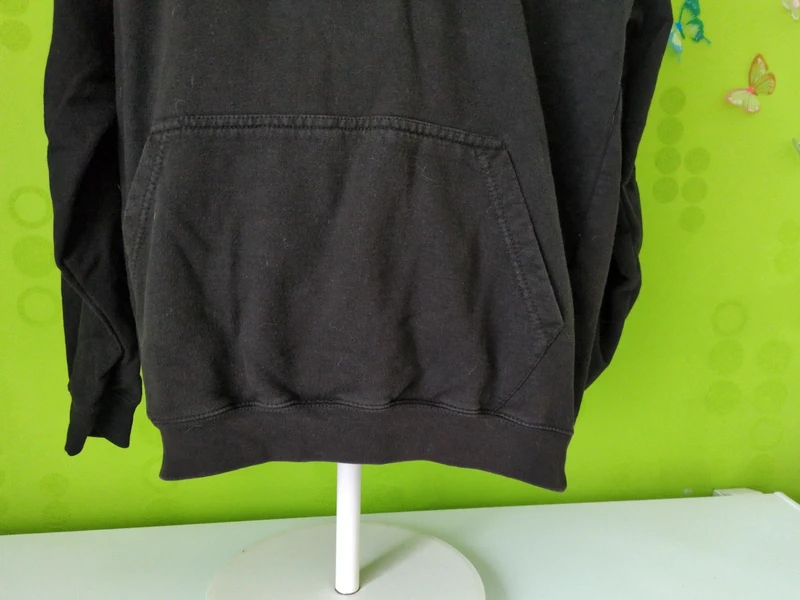 Schwarzer Kapuzenpulli Gr. 164 