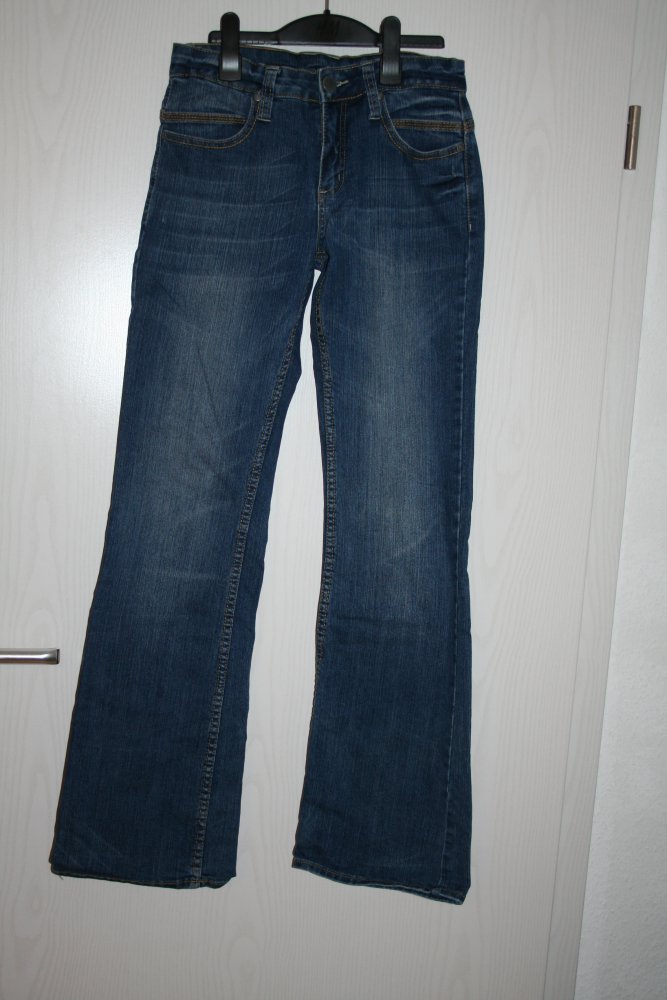 schöne Jeans mit leichtem Schlag