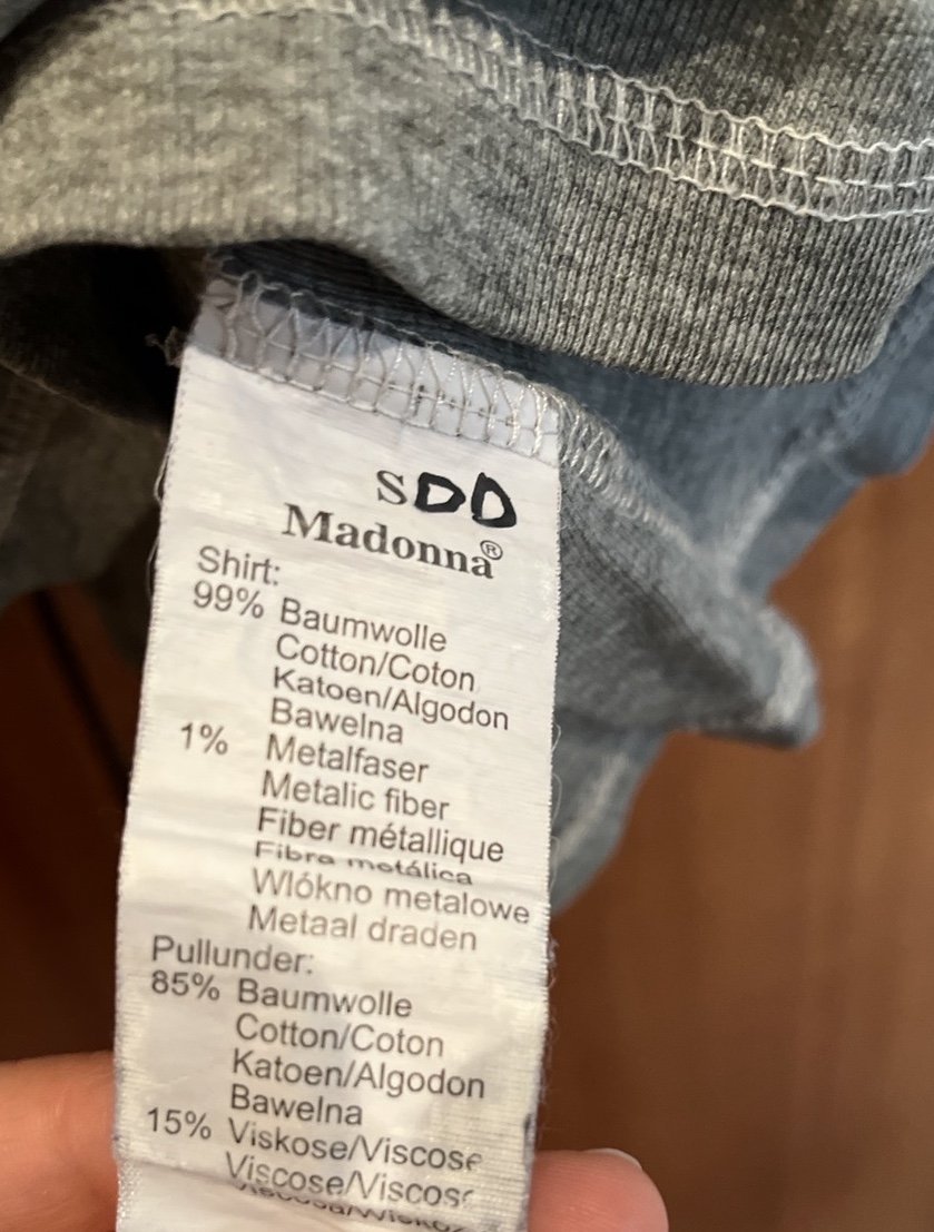 Hübsches T-Shirt von Madonna Shirtbluse grau