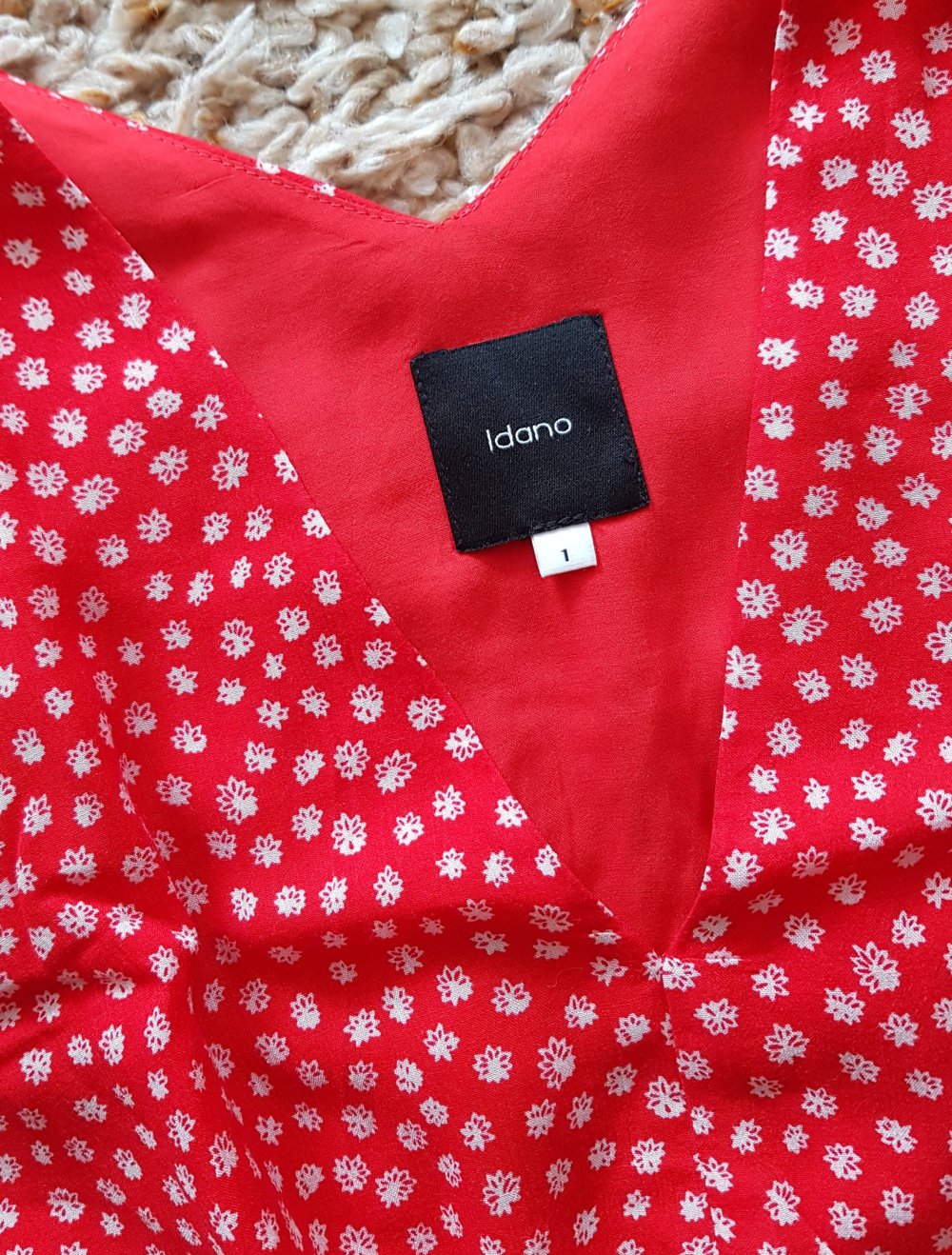 Rote Bluse mit V-Ausschnitt Gr.S neu