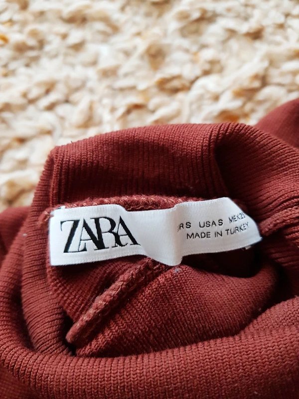 Zara Strickpullover Feinstrickullover mit Cutout Gr.S kastanienbraun