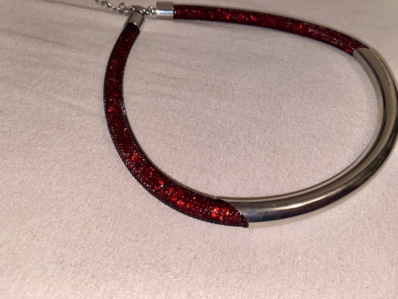 Elegante Kette mit Swarovskisteinen