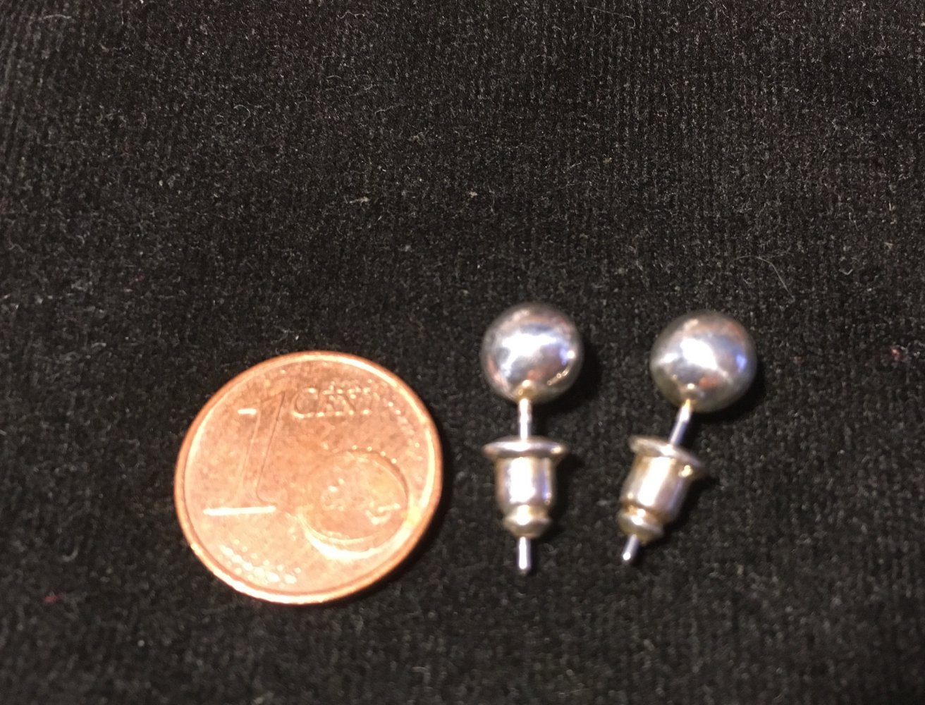 Kleine, runde Ohrringe, Ohrstecker, Kugel, Silbern