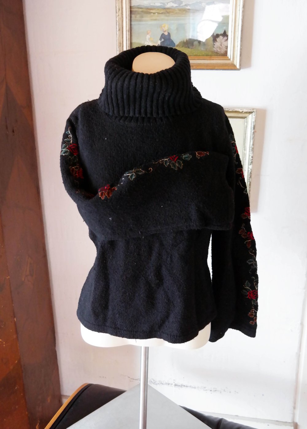 Wollpullover Pullover schwarz Rollkragen Wolle Blumen weite Ärmel Trompetenärmel bestickt M 38