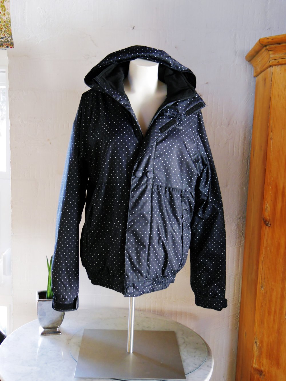 Protest Skijacke Winterjacke schwarz weiß Punkte gepunktet Kapuze L 40