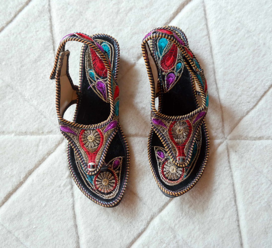 Sandalen Sandaletten Zehentrenner Stickerei bestickt Hippie Ethno 39