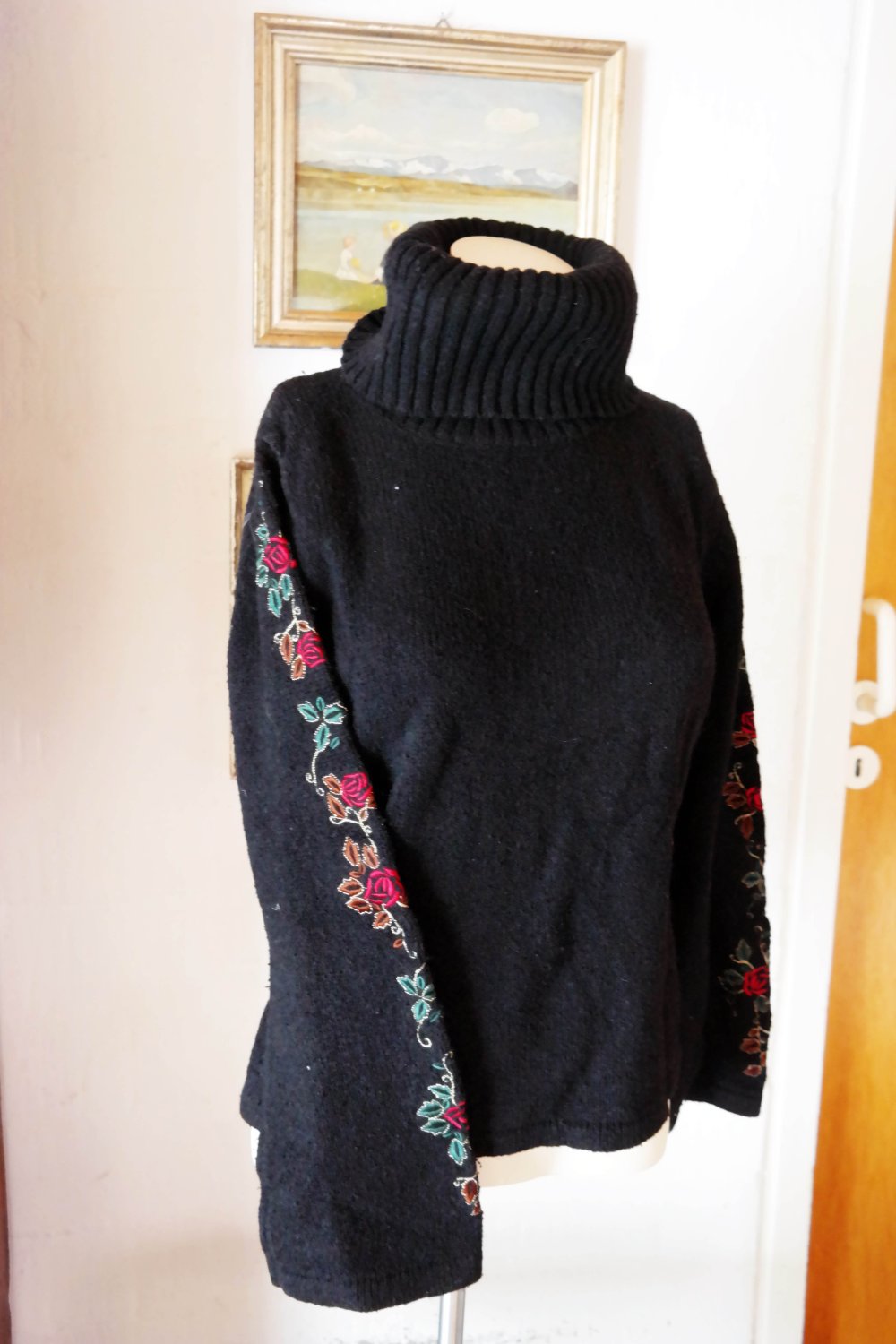 Wollpullover Pullover schwarz Rollkragen Wolle Blumen weite Ärmel Trompetenärmel bestickt M 38