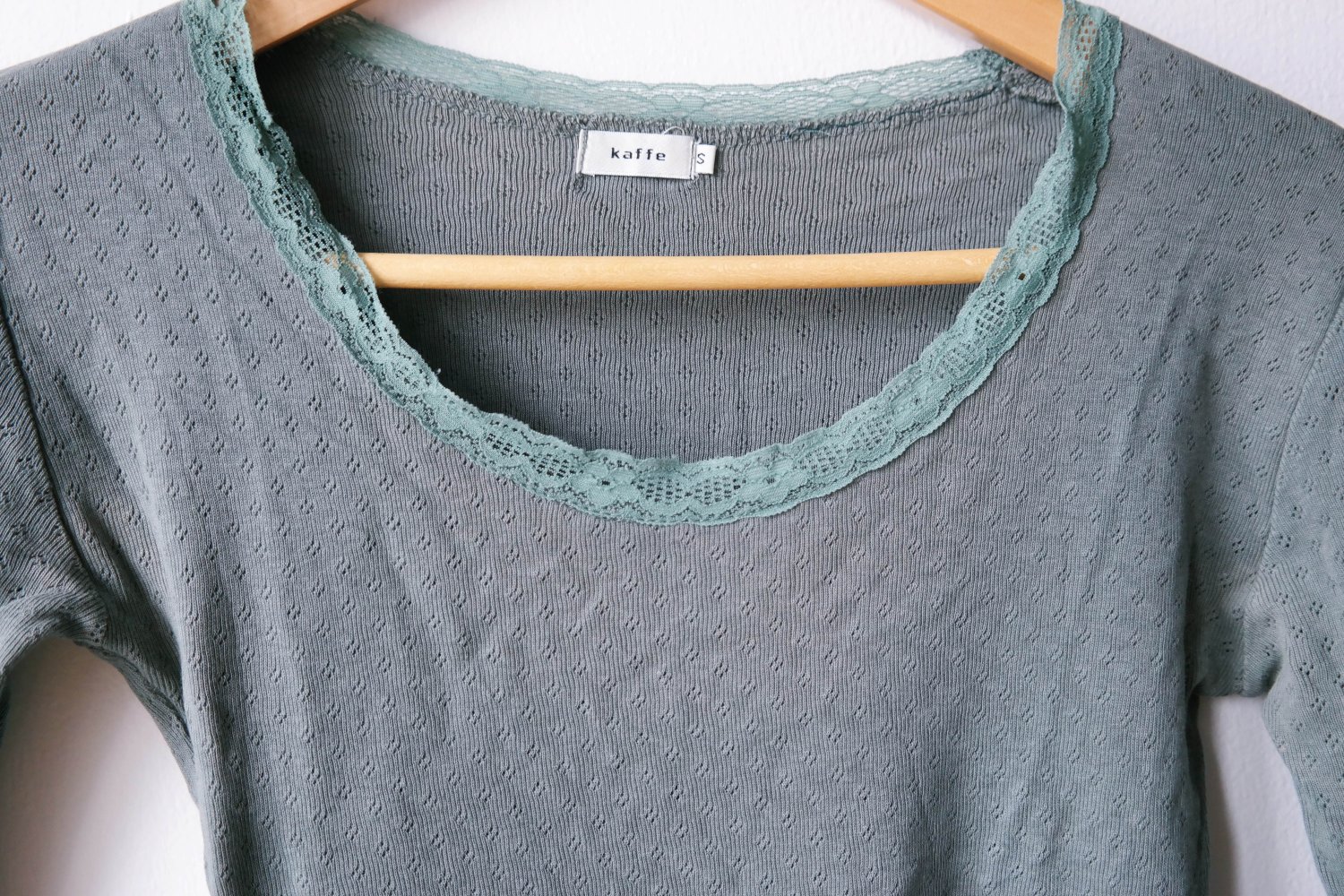 Kaffe Longsleeve Ajourmuster Lochmuster zart khaki Spitze Elfe Fee Hippie S 36 grün