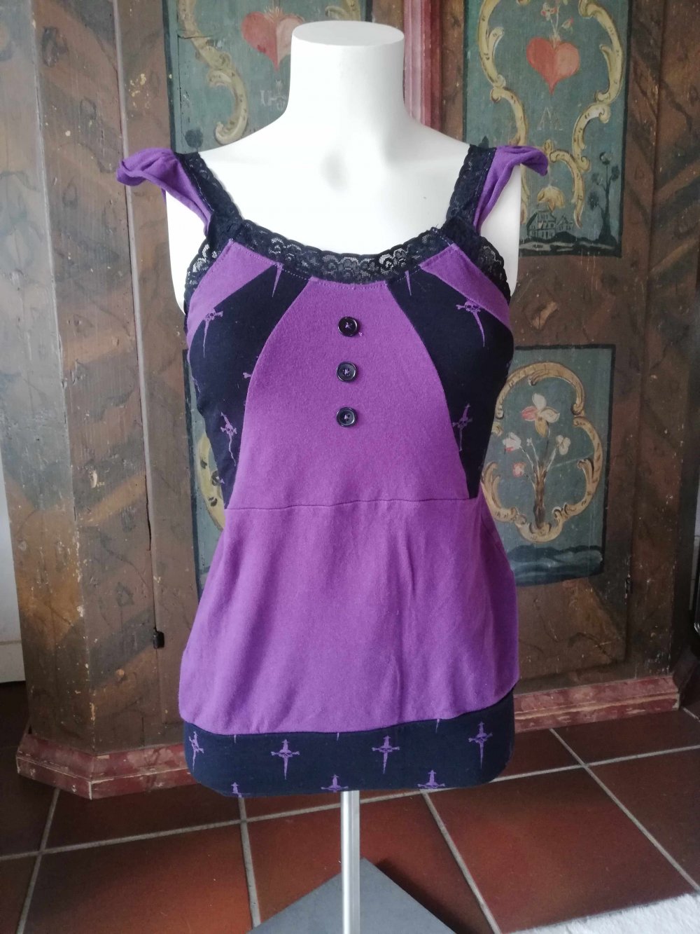 Handmade Top Daggers Spitze schwarz Lila Tanktop Unikat Gothic Wave WGT S M 36 38