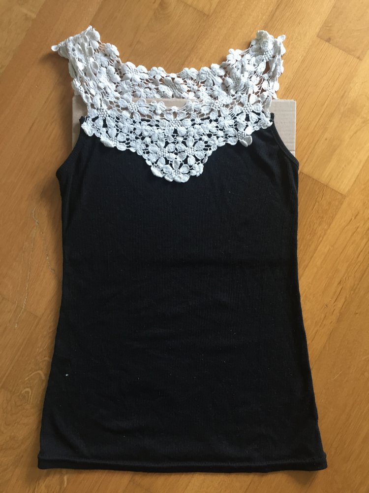 Schwarzes Top mit Spitzbesatz - Grosse S (/ M)