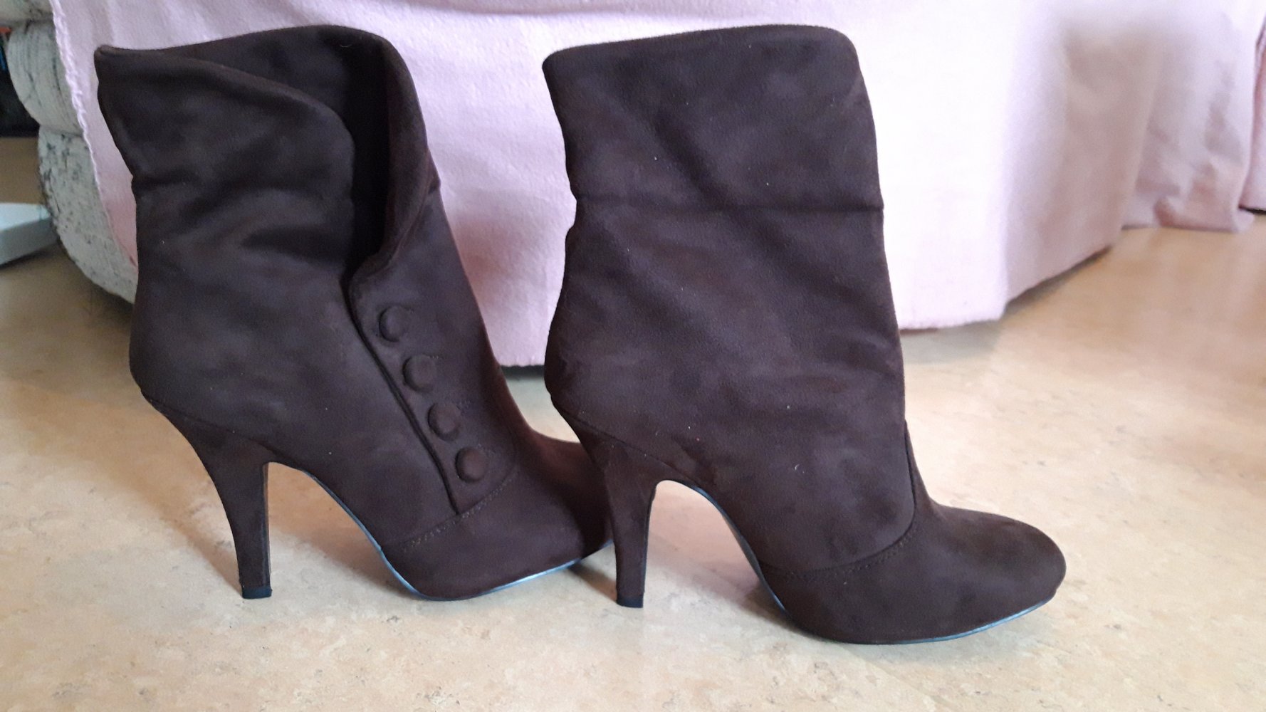 Samtige braune Stiefeletten 