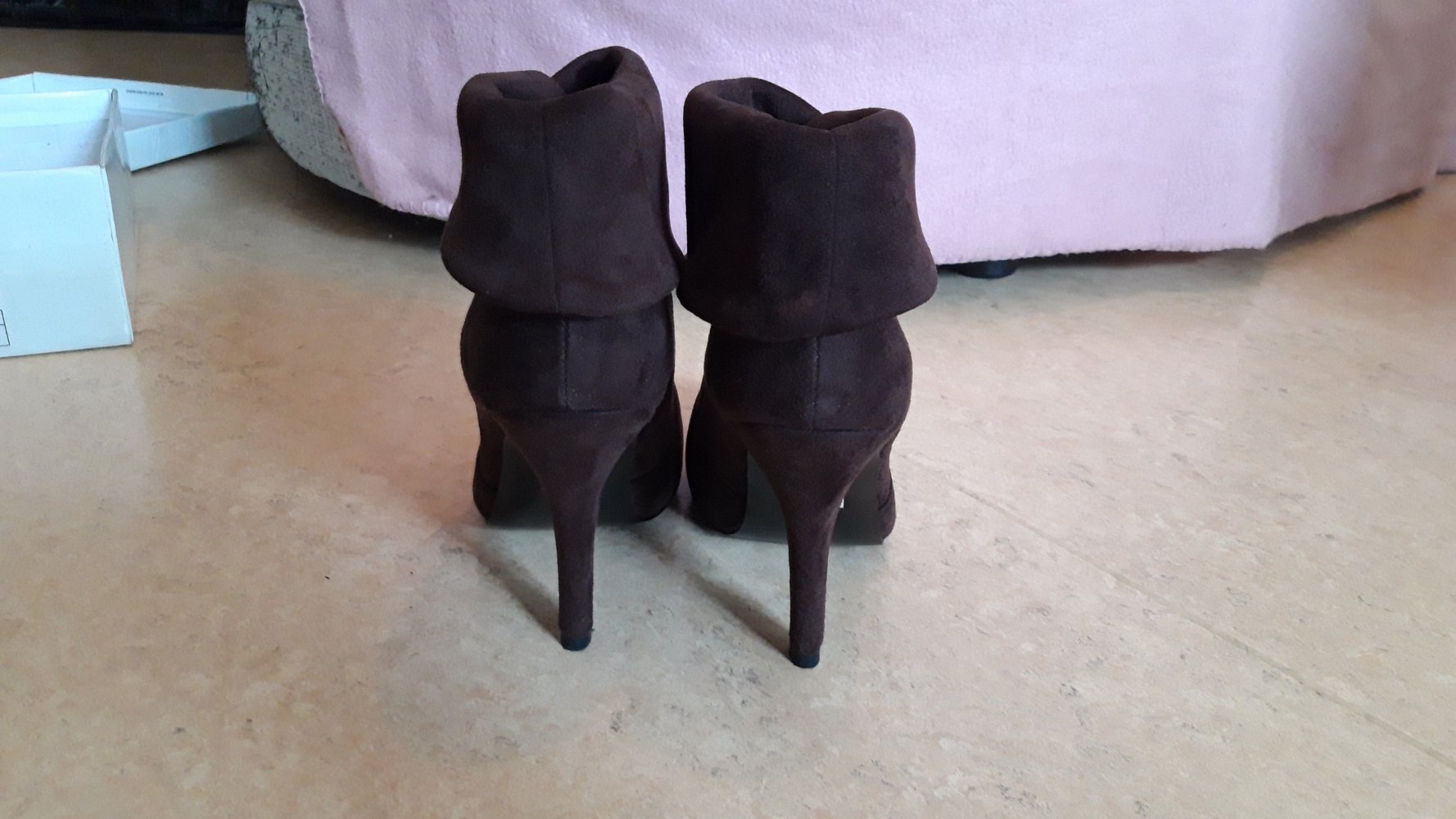 Samtige braune Stiefeletten 