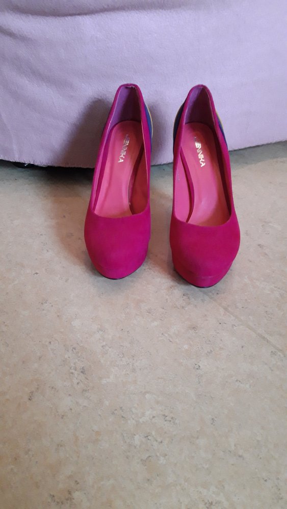 Samtige pinkfarbene Pumps