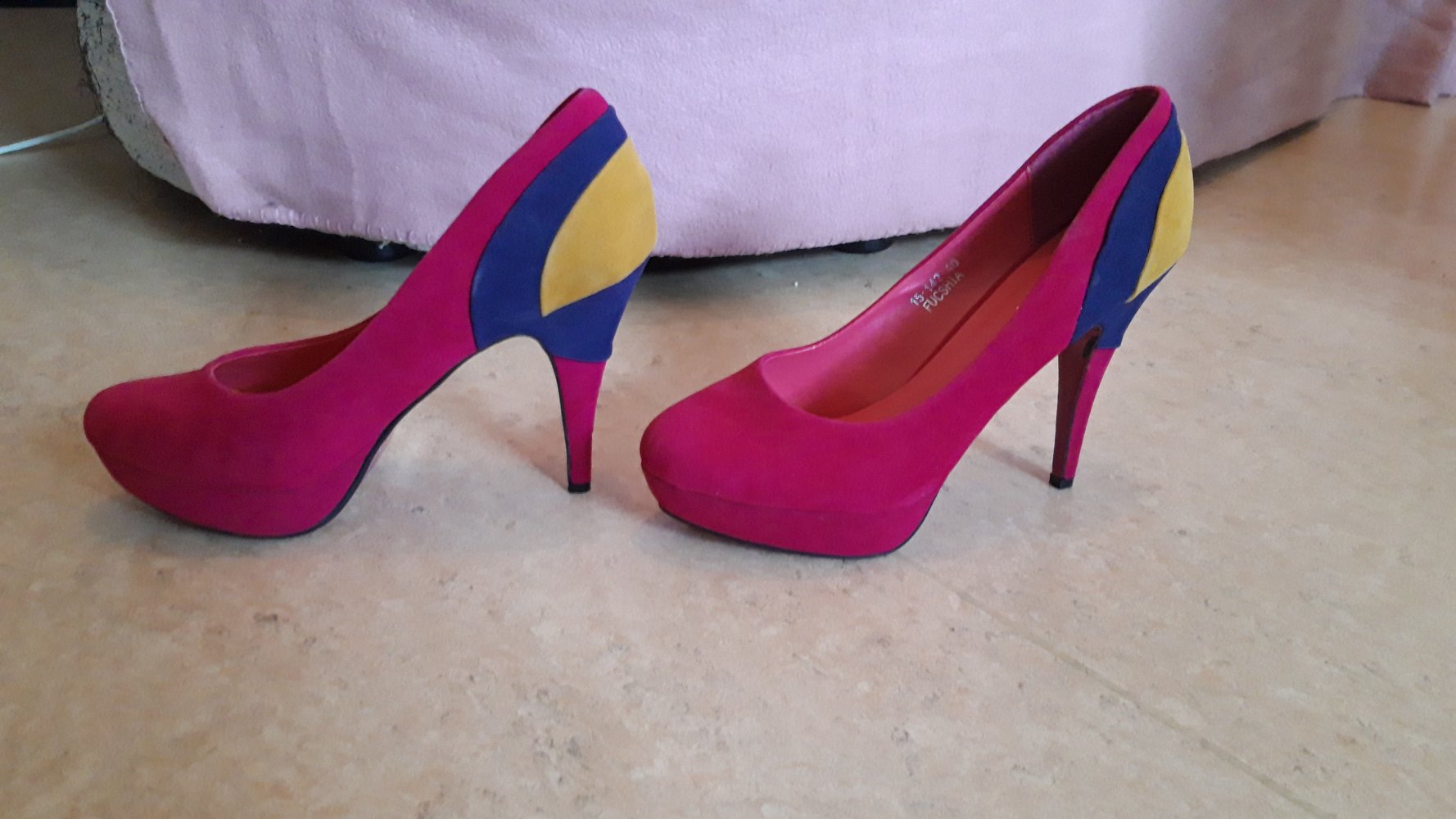 Samtige pinkfarbene Pumps