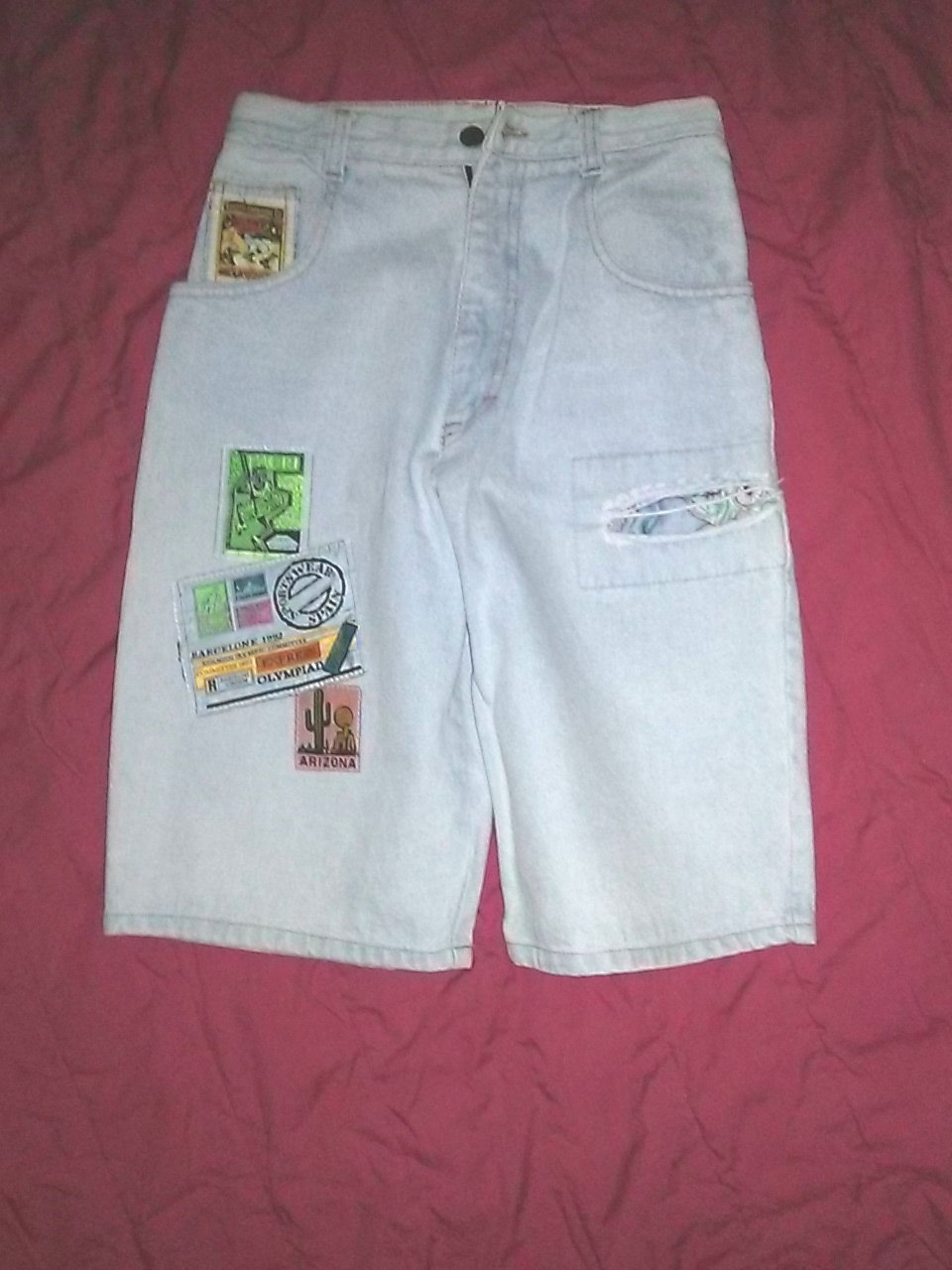 kurze 5-pocket-Jeans mit Appliaktionen- Gr.M (US)