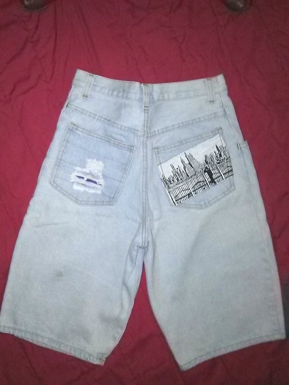 kurze 5-pocket-Jeans mit Appliaktionen- Gr.M (US)