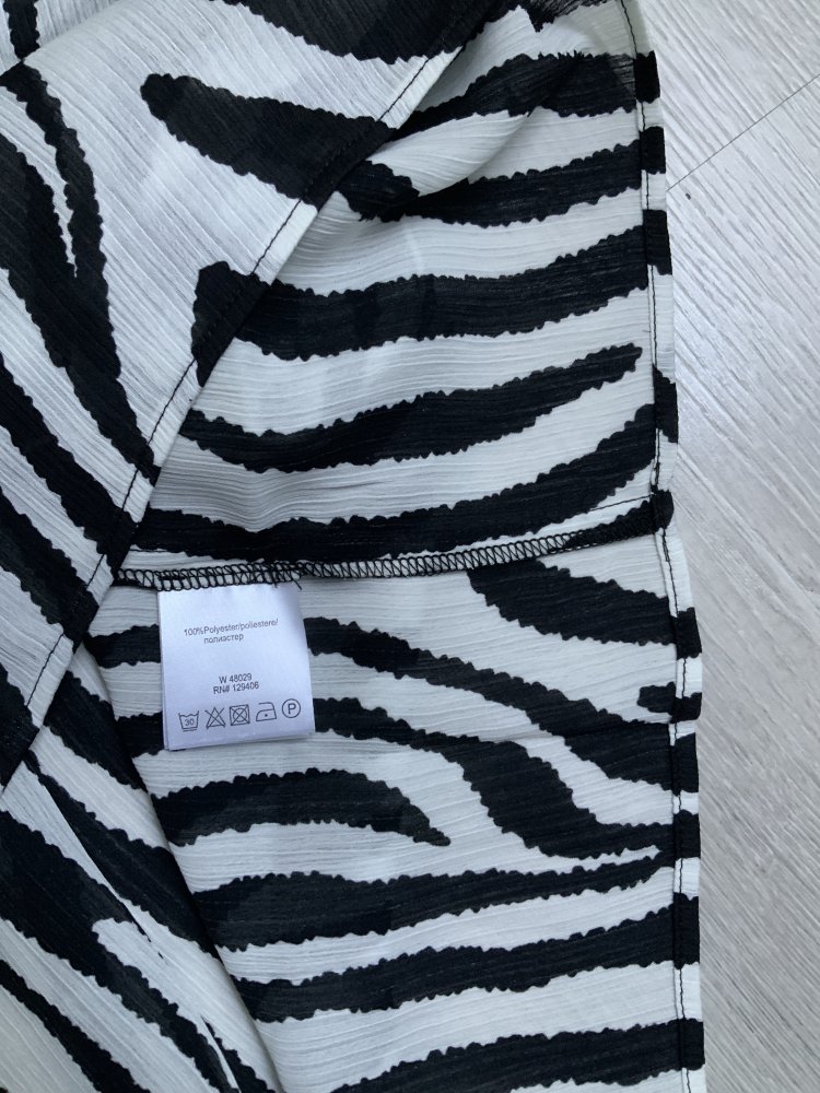 Schwarz / weiße Bluse in gr. 42 