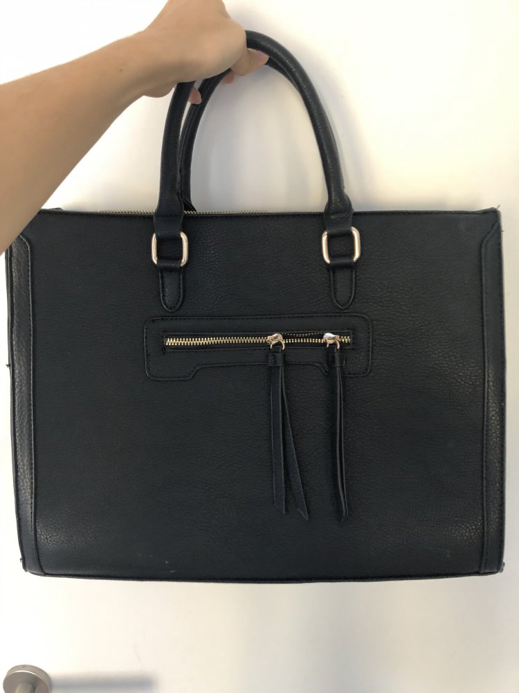 Handtasche schwarz mit goldenem Reissverschluss