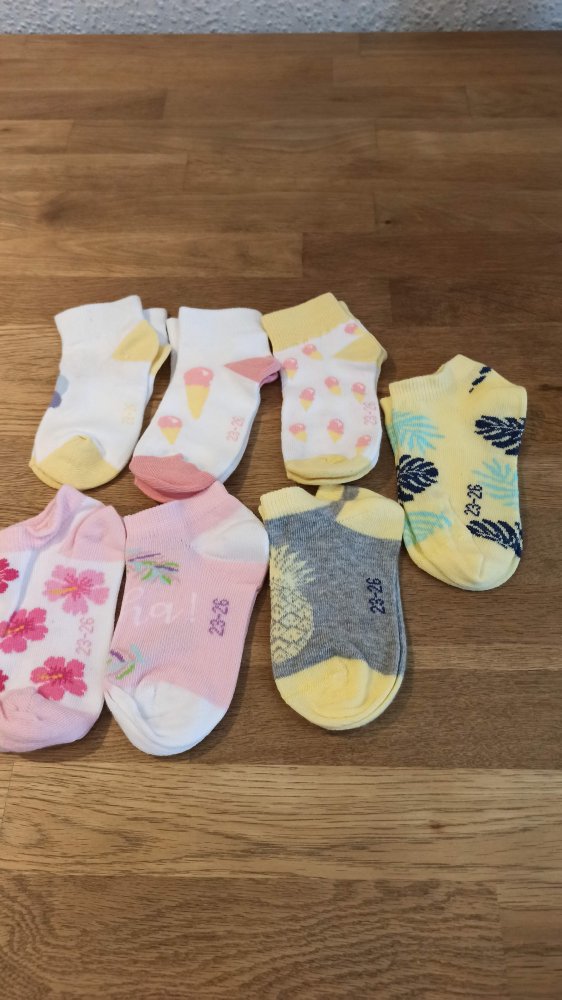 Süße Sneaker Socken, Größe 23-26, 7 Paar, neu!