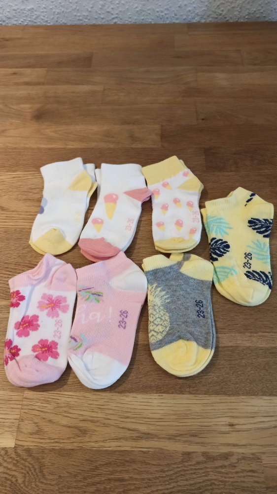 Süße Sneaker Socken, Größe 23-26, 7 Paar, neu!