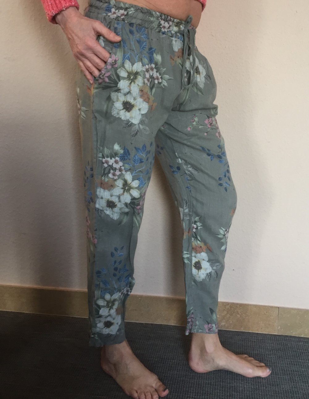 Miss Ketty Leinen Hose Gr.S schlammgrau mit Blumen Blüten