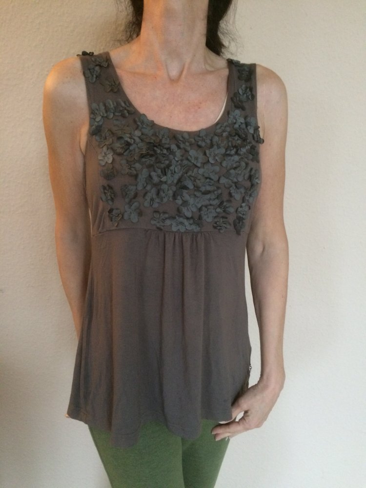 Taifun Tunika Top Shirt Gr.M Taupe Farben mit Struktur Blumen ums Dekolte