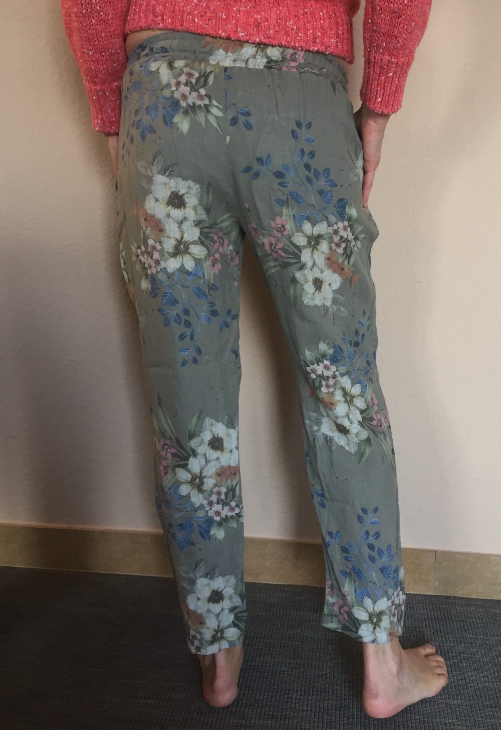 Miss Ketty Leinen Hose Gr.S schlammgrau mit Blumen Blüten