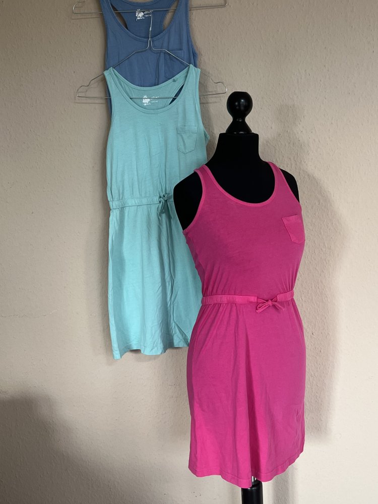 3 leichte Kleider von Alive Gr.134/140 blau pink türkis, Mitte raffbar, Ringerrücken