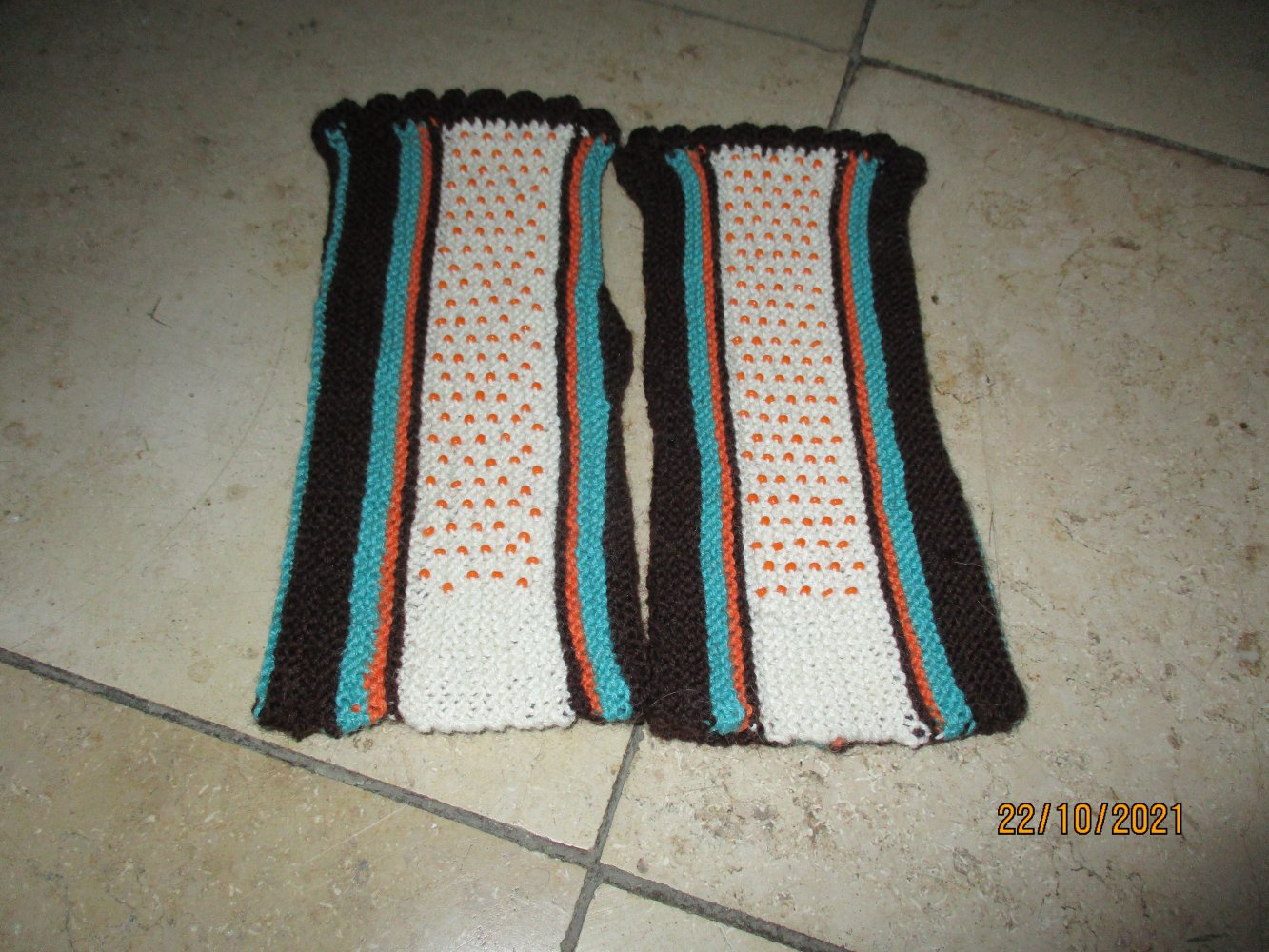 Armstulpen, Pulswärmer, Handschuhe, mit Perlen, bunt/orange, gestrickt, mit Daumenloch