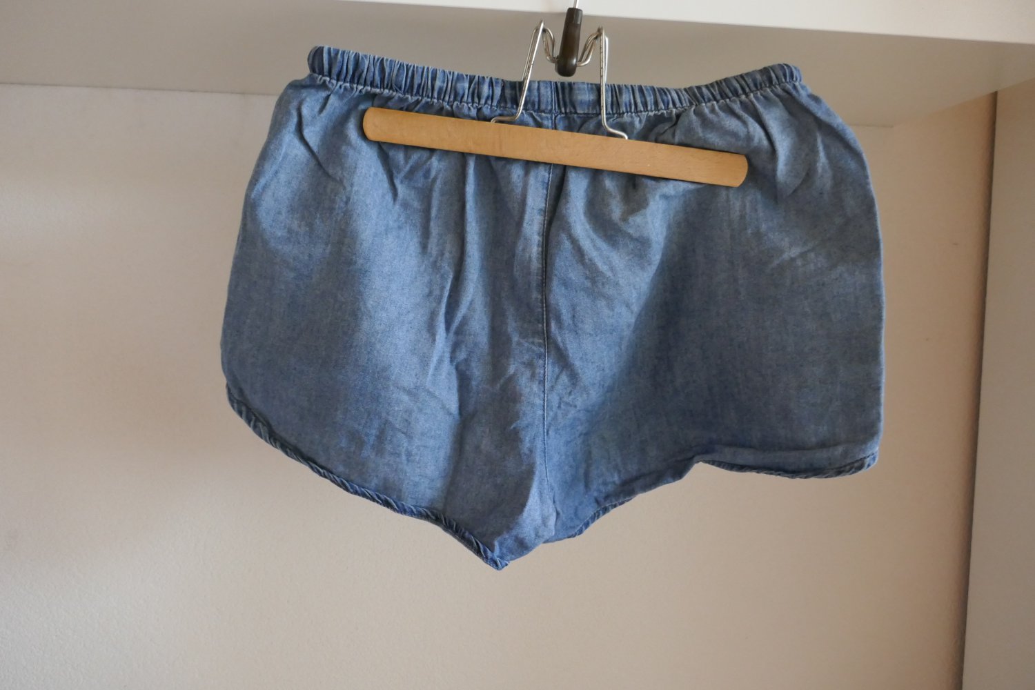 sportliche kurze Jeans