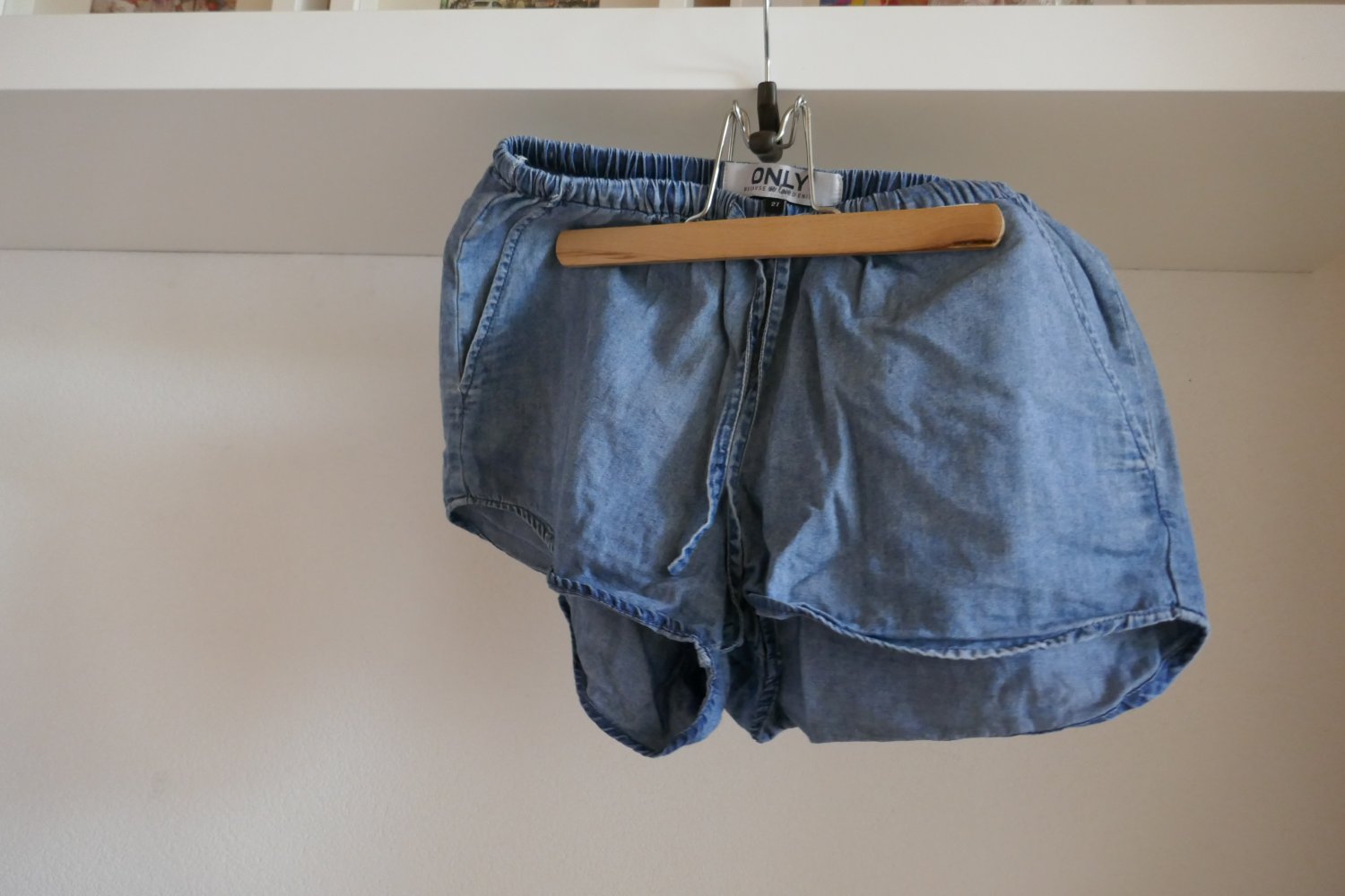 sportliche kurze Jeans