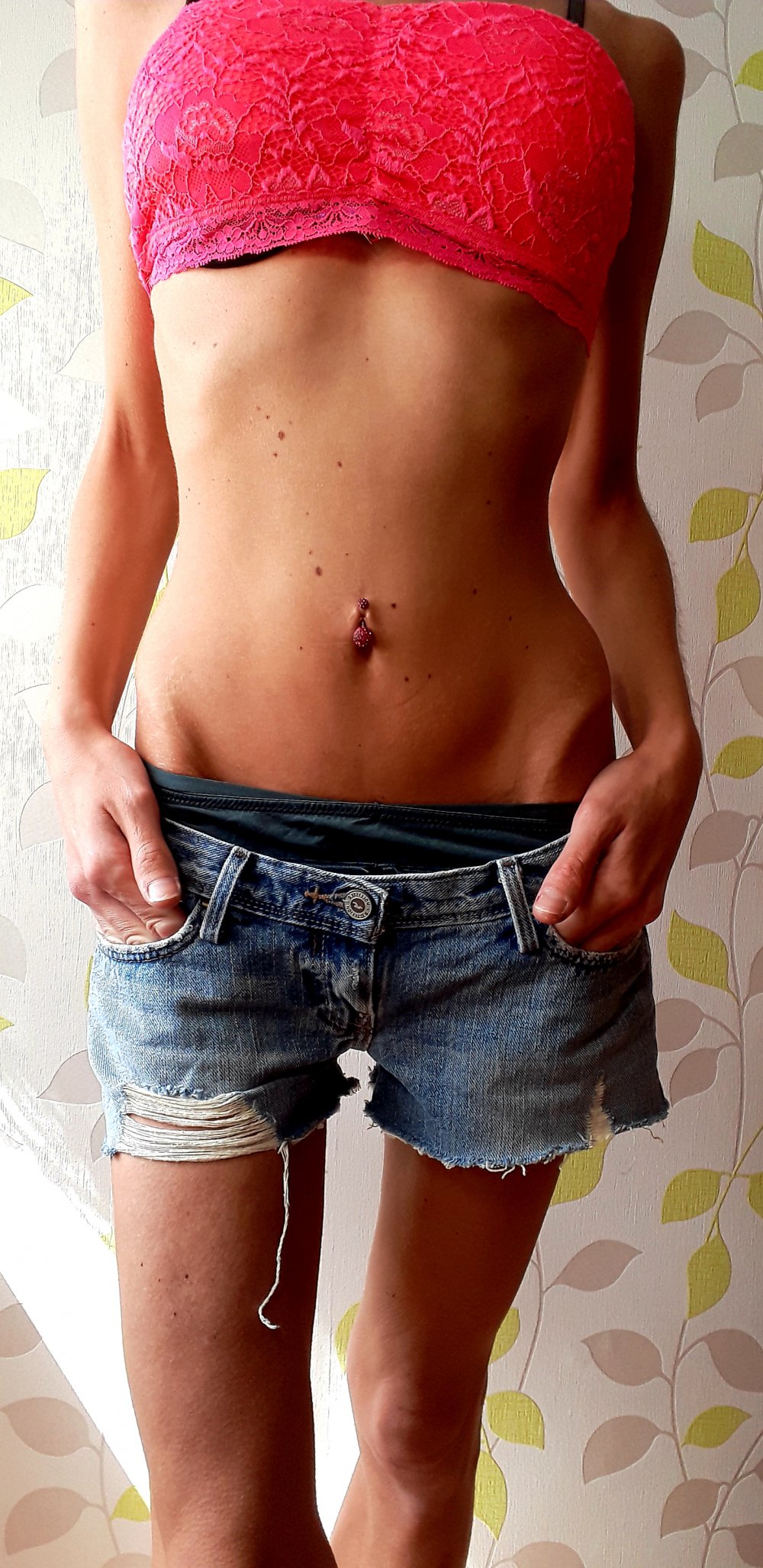 Mega SeXy Hollister Jeans Hot Pants mit Rissen Gr 1 Sommer Jeans kurz Blue Denim