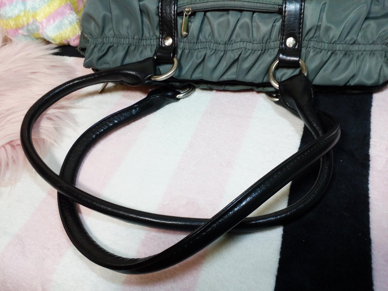 TOP! Exklusive s.Oliver Damen Handtasche gerafft Grau Schwarz Luxus Designer Tasche Grey Bag