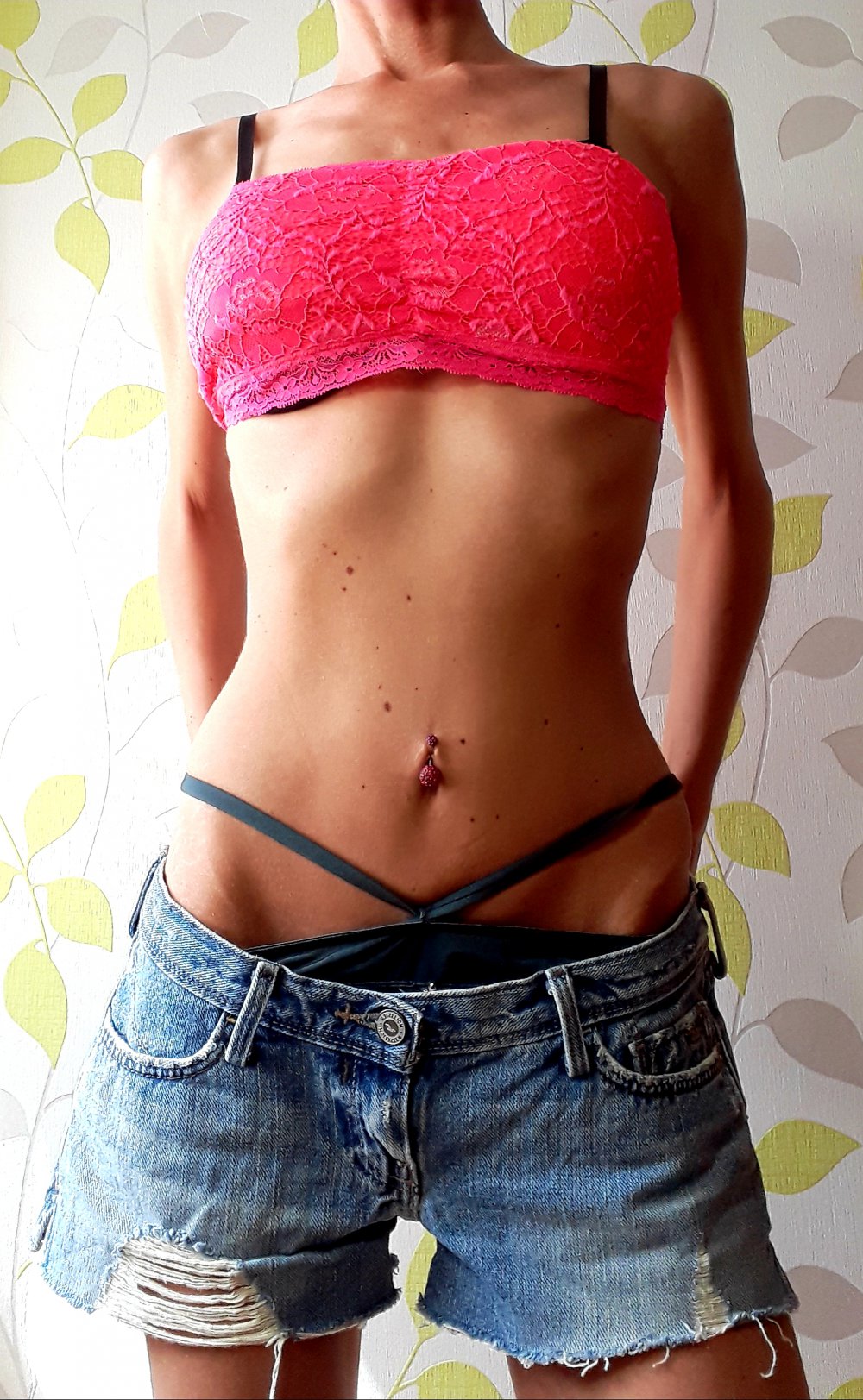 Mega SeXy Hollister Jeans Hot Pants mit Rissen Gr 1 Sommer Jeans kurz Blue Denim