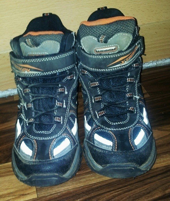 Halb hohe Stiefel in Größe 35