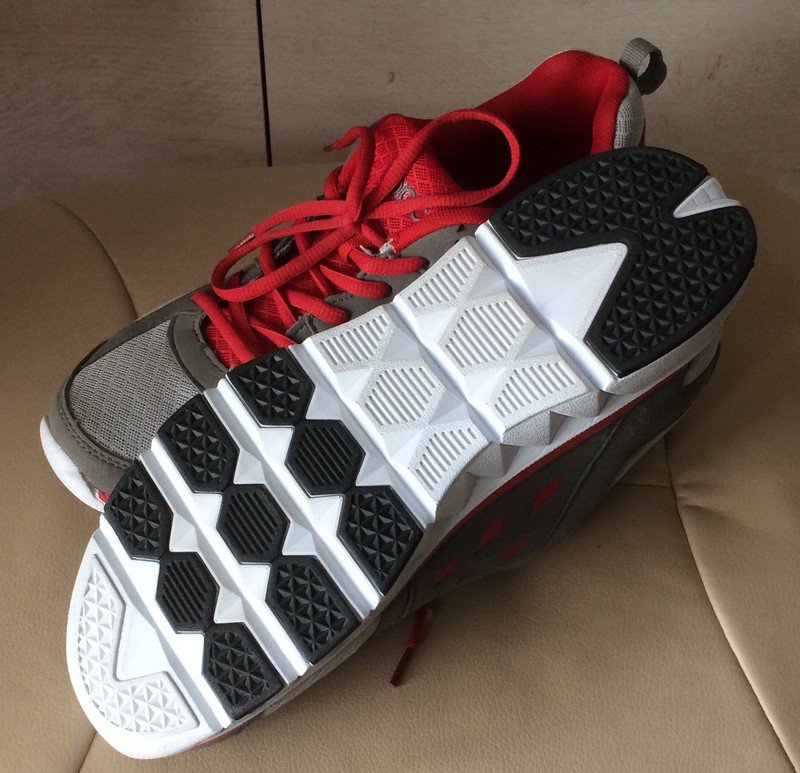 Sneaker in Größe 42