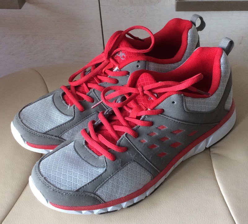 Sneaker in Größe 42