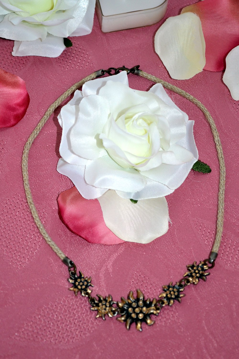 Hübsches & zartes Collier im Stil der Trachten- & Landhausmode – Modeschmuck