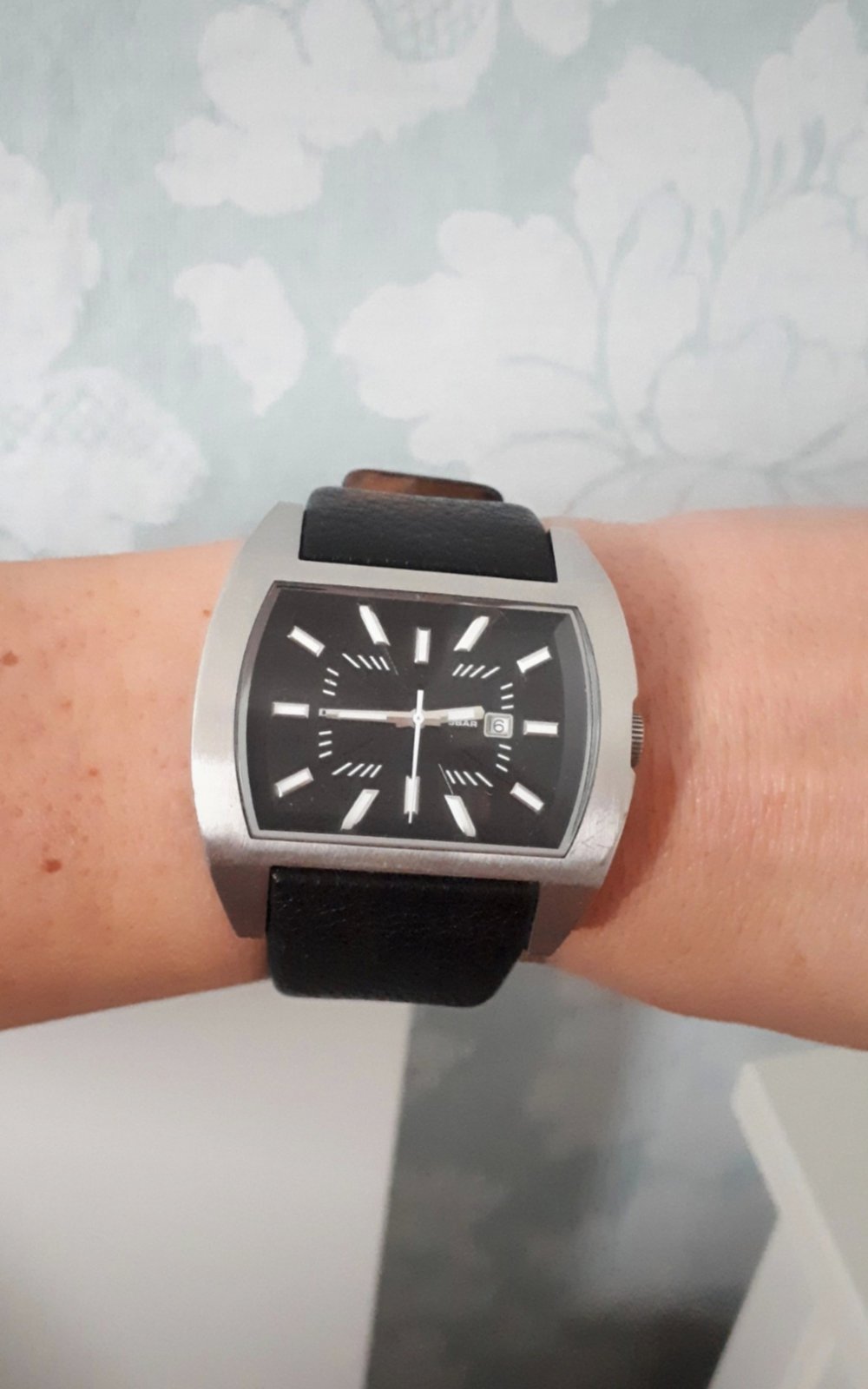 Originale Diesel Uhr mit Lederarmband. Unisex