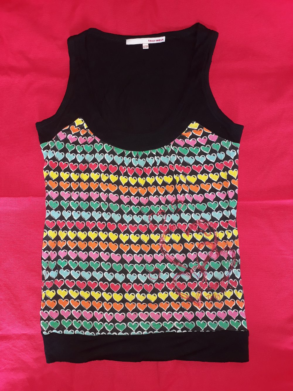 Buntes Sommertop mit Herzmuster