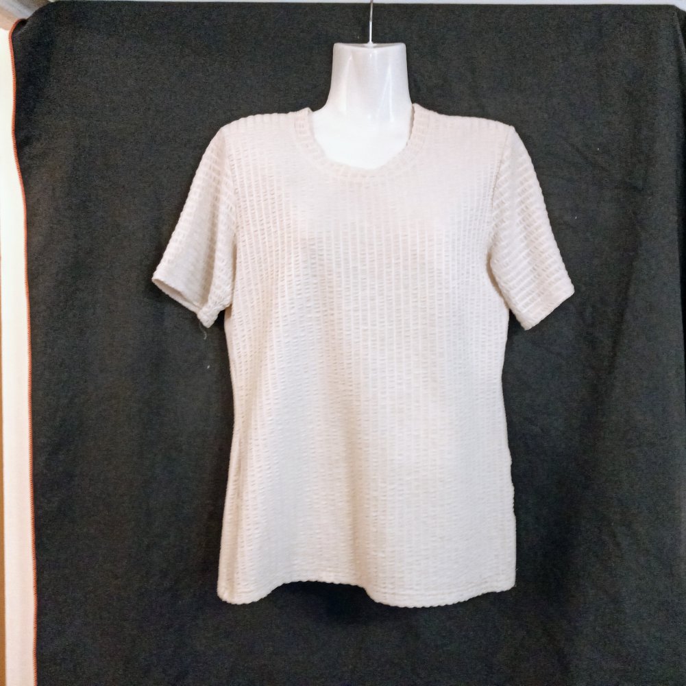 Sehr schönes T-Shirt in Farbe Beige 