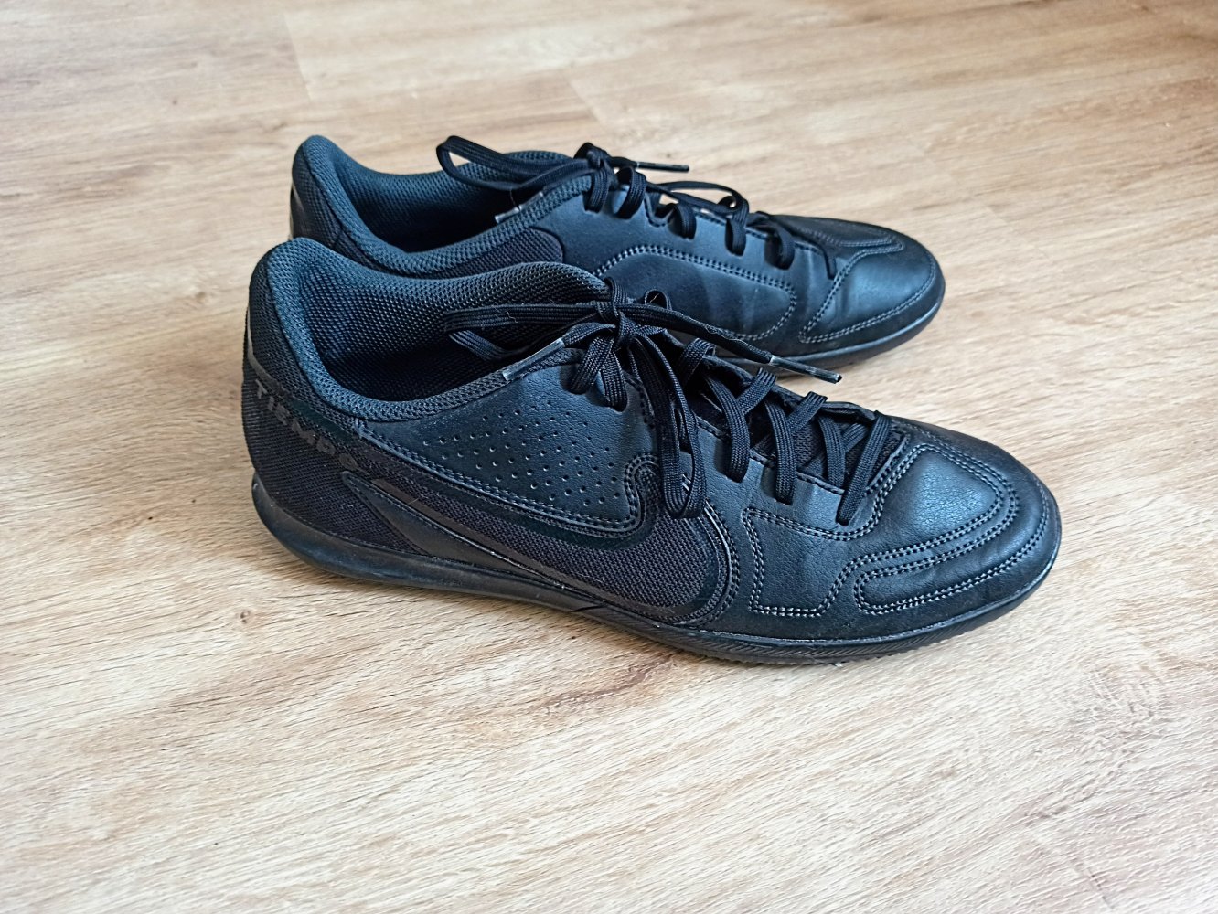 Sehr schöne Sneakers in schwarz von Nike
