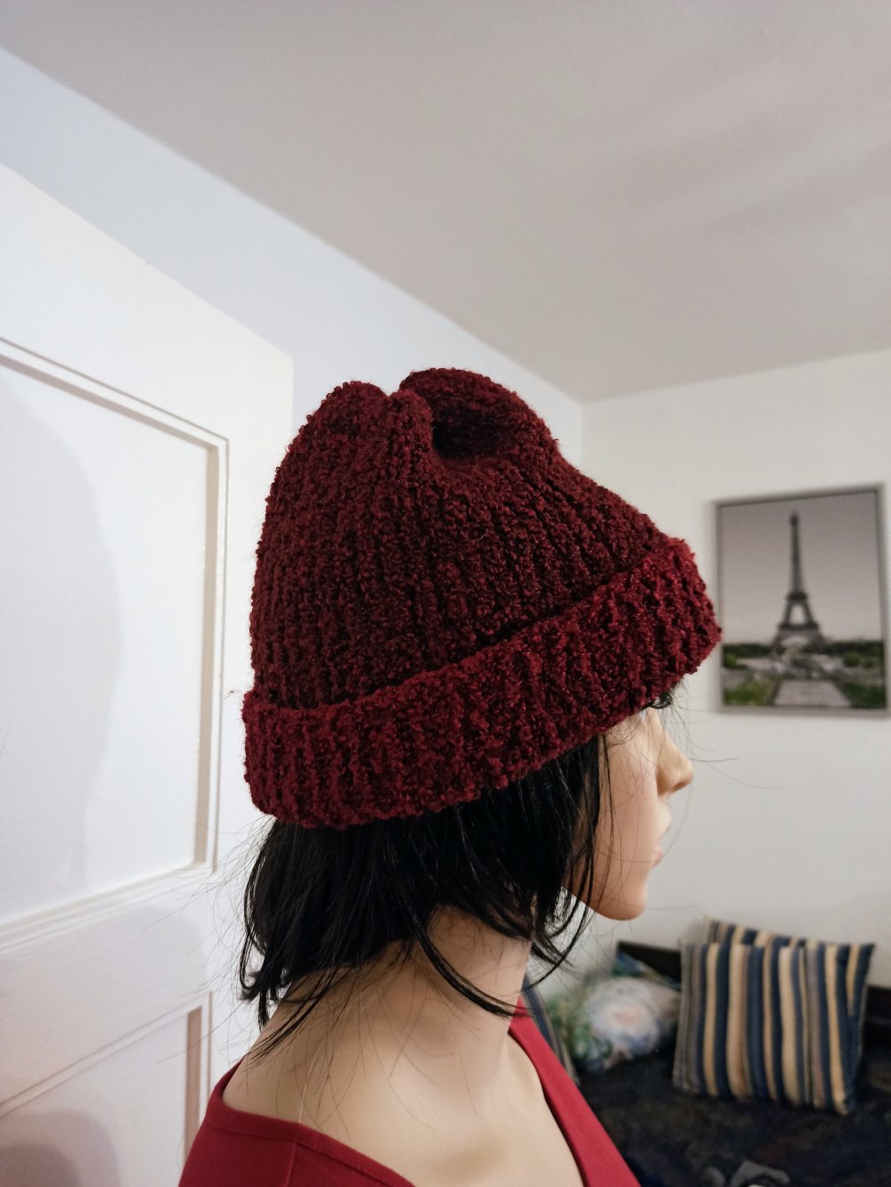 Schöner Mütze in burgunderrot 