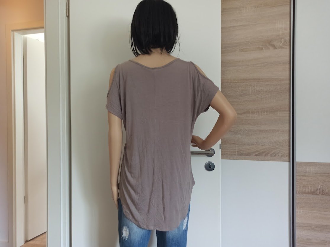 Sehr schönes T-Shirt von One Lovel in beige