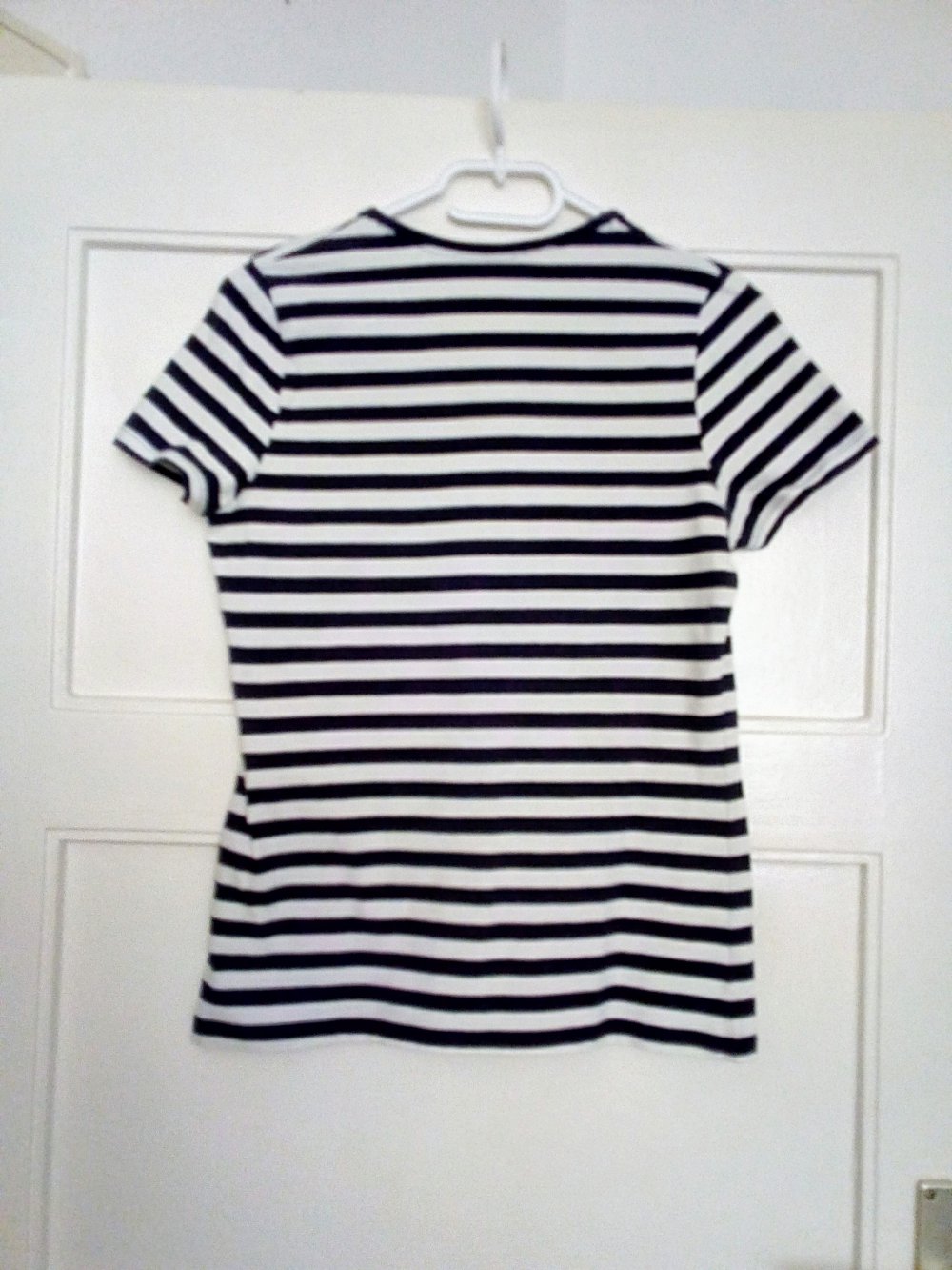 Sehr schönes gestreiftes T-Shirt