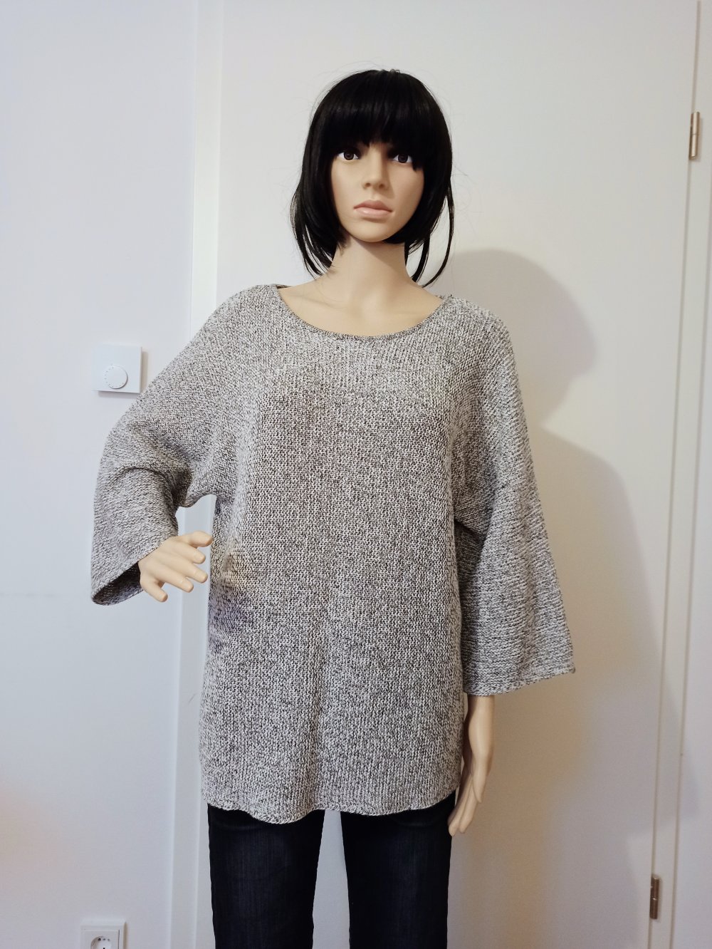 Schöner Pullover in grau von Basic