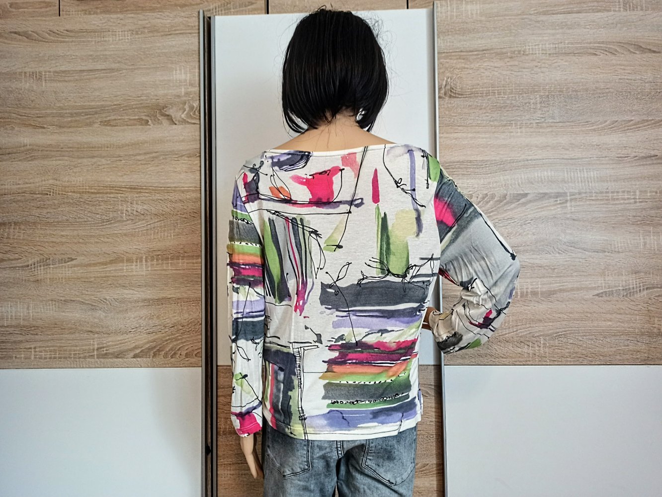 Schöner bunter Langarm-Shirt