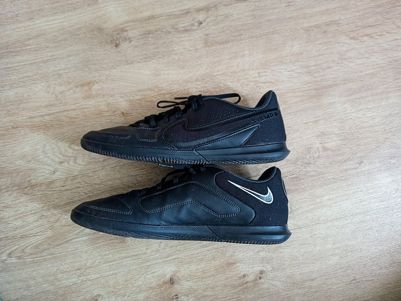 Sehr schöne Sneakers in schwarz von Nike