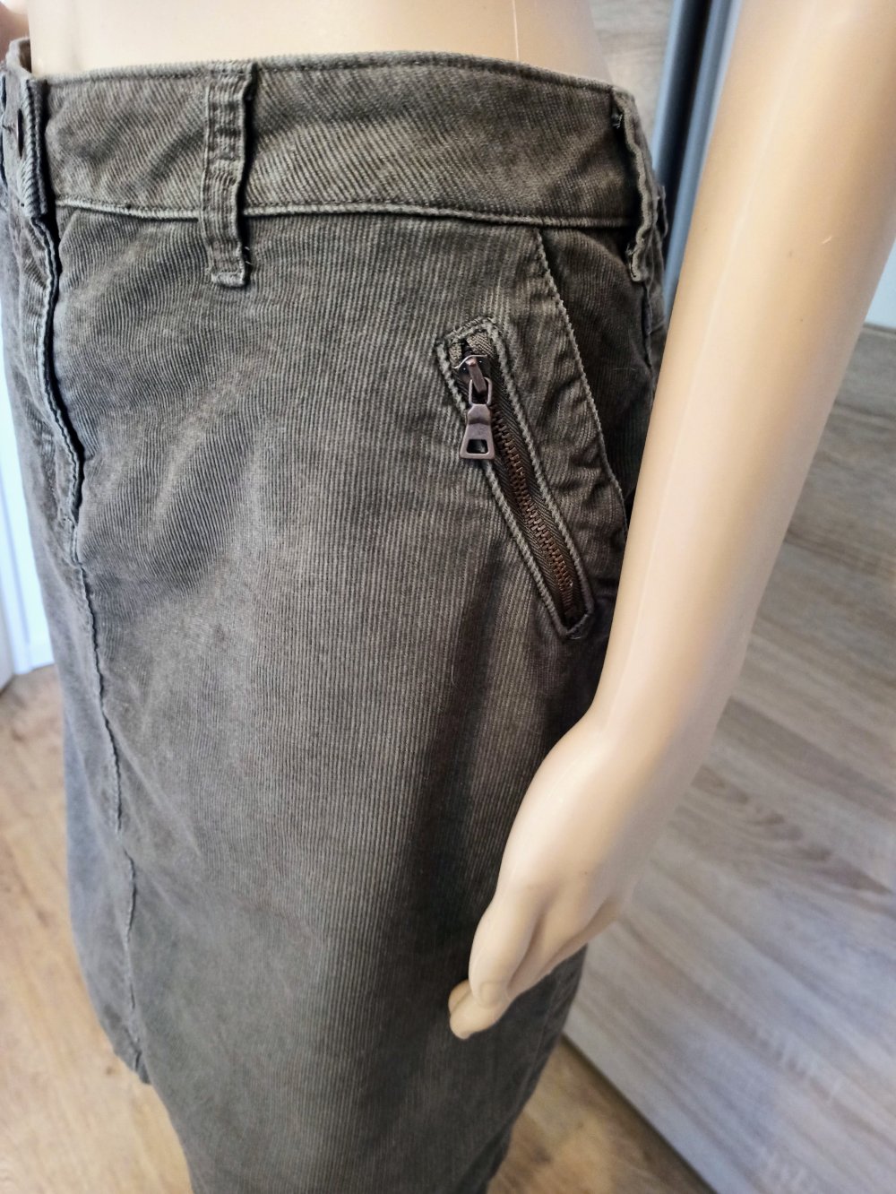 Schöner Rock in hellbraun von Woman TCM